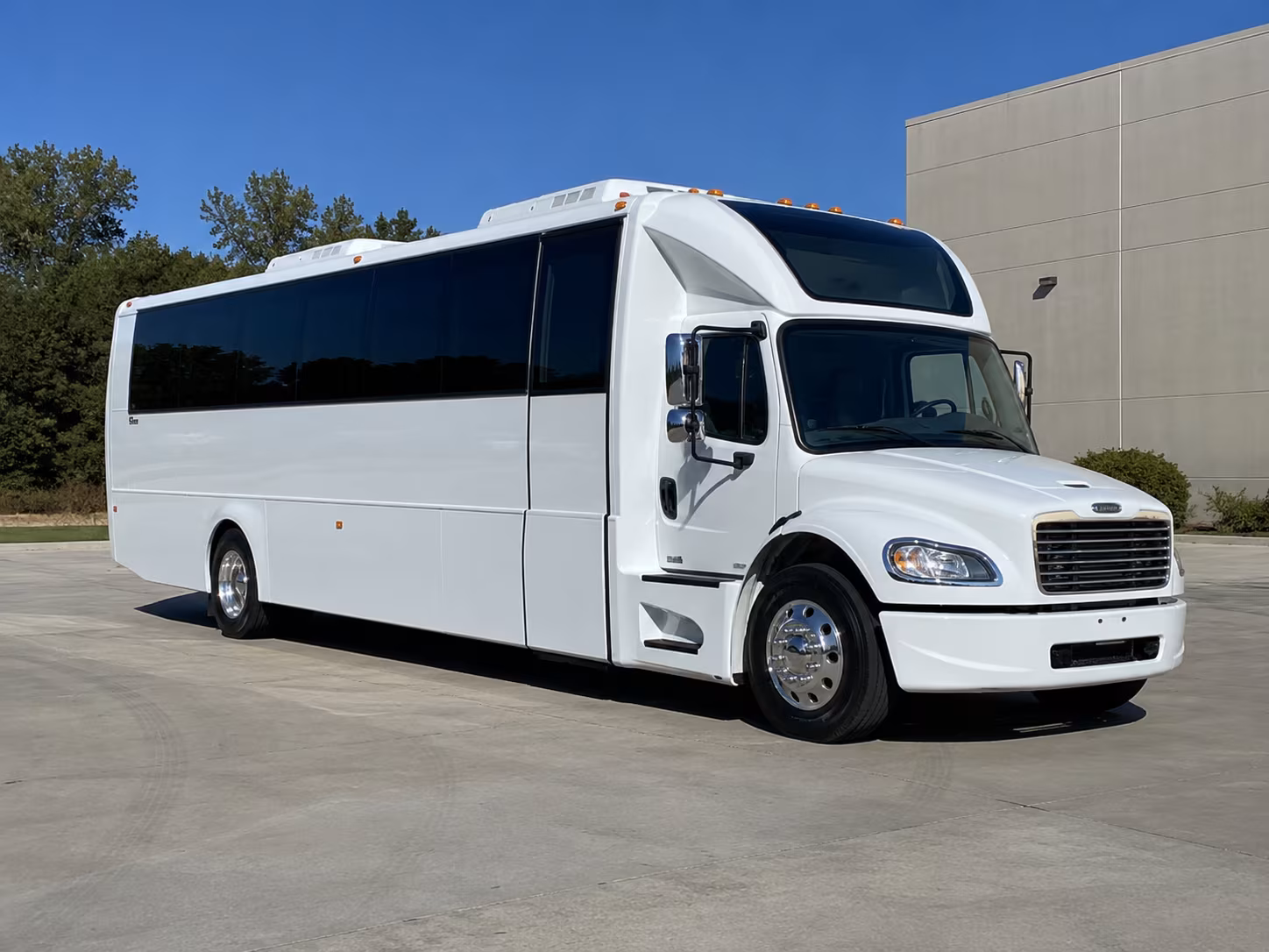 bayonne 28 passenger party bus