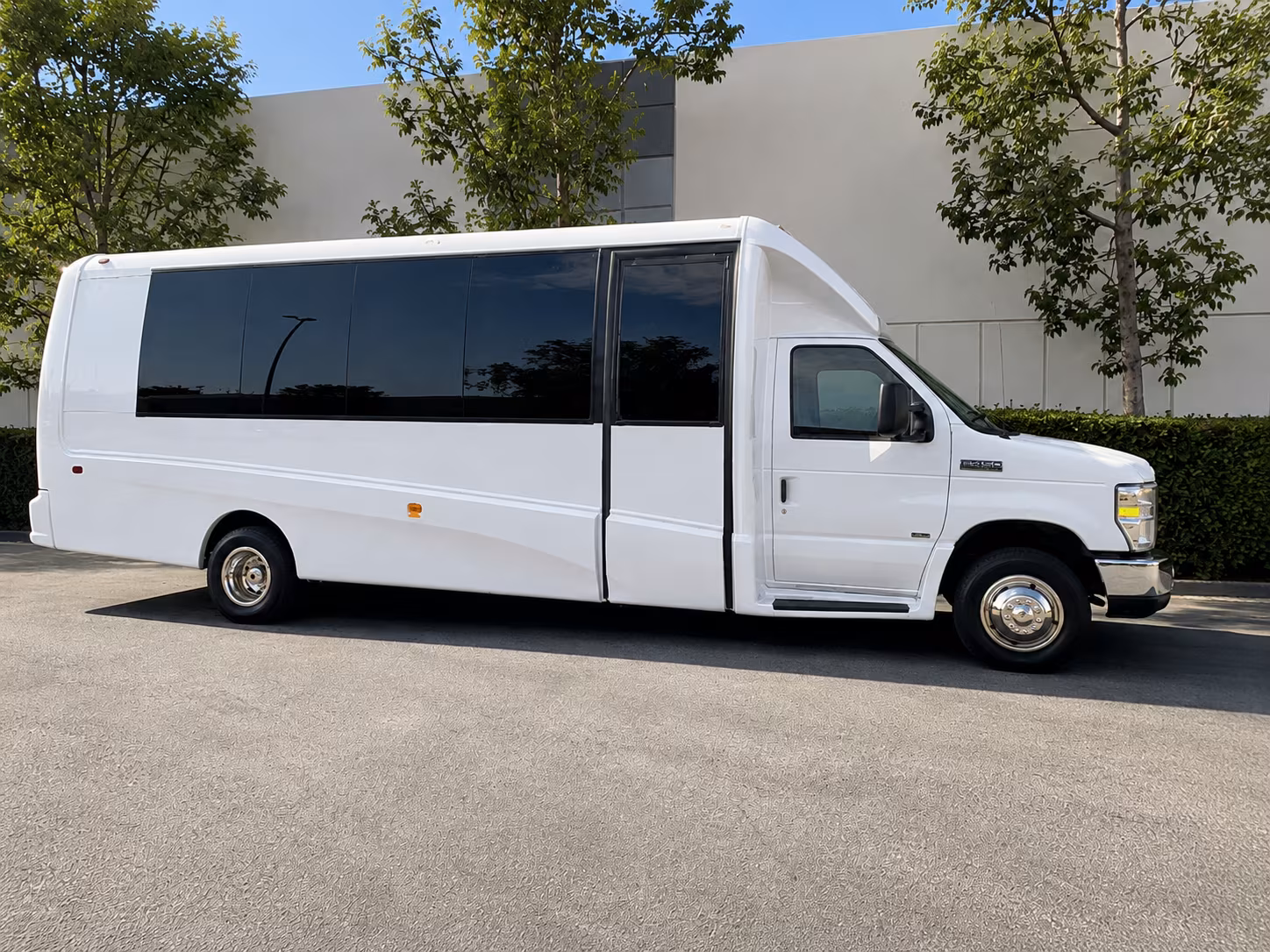 corporate airport transfer buses to newark liberty ewr and beyond